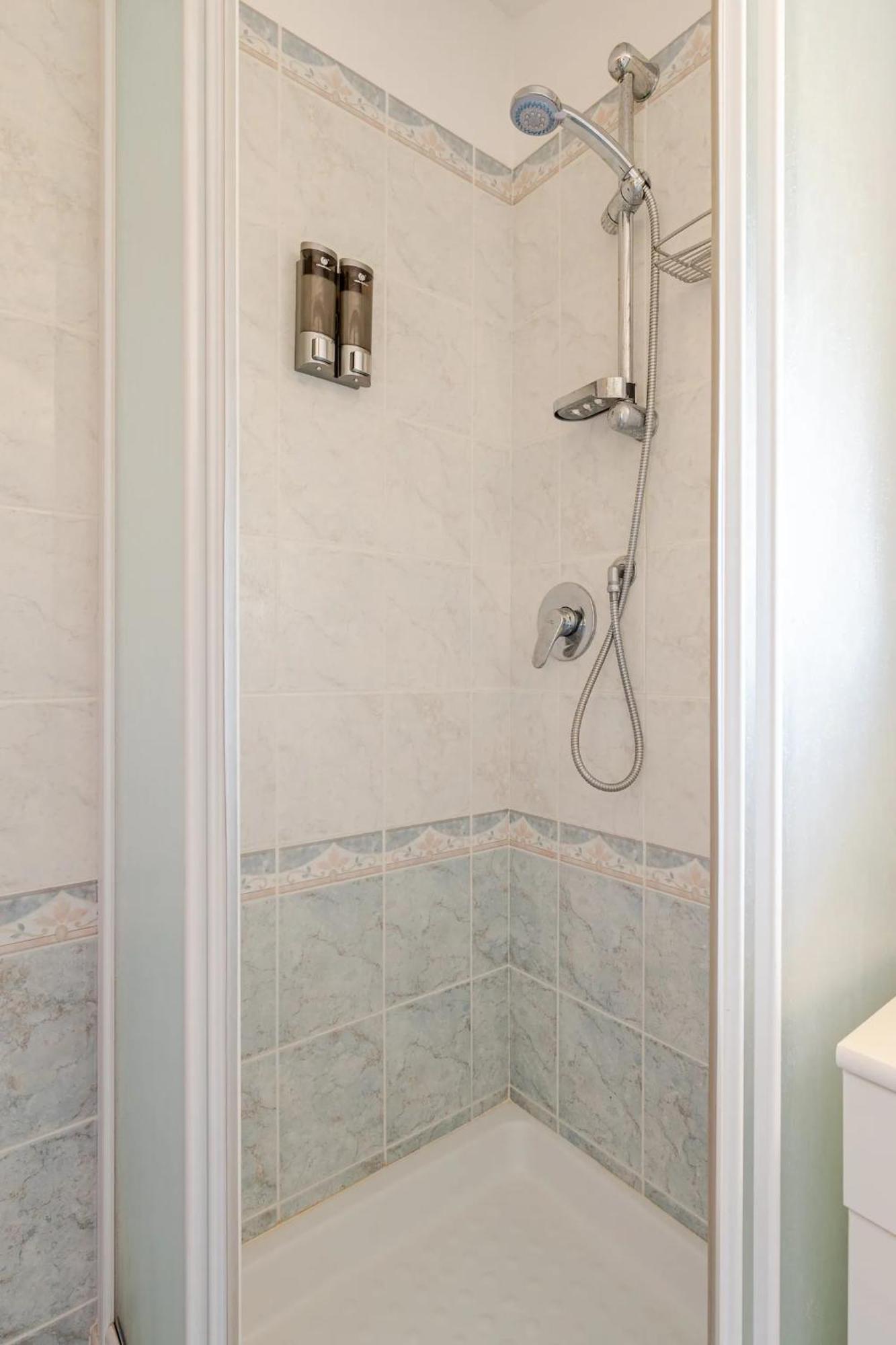 Garden Villa - Free Parking, Wi-Fi E Netflix Fiumicino Buitenkant foto